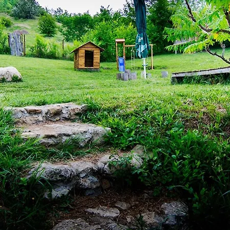 Alojamento de Turismo Rural Cob Village Berca