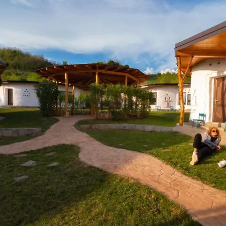 Cob Village Alojamento de Turismo Rural Berca